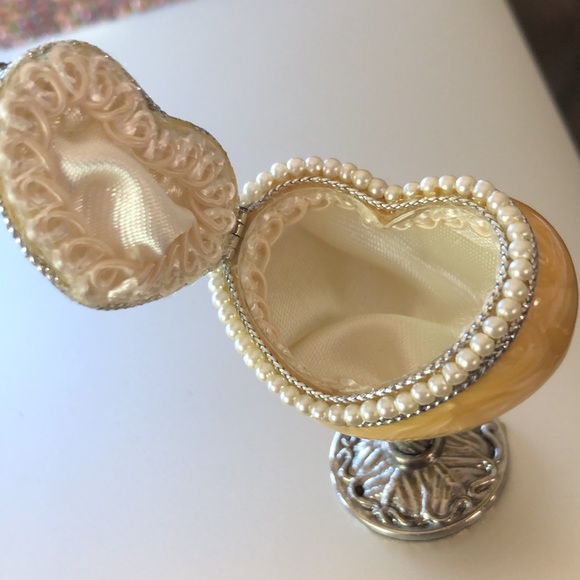 Kingspoint Designs heart Trinket Box - Picture 2 of 8